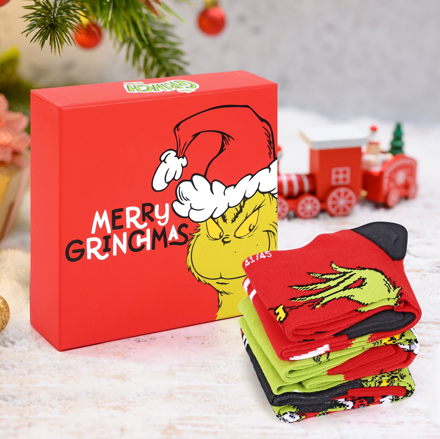 The Grinch 3 Pair Unisex Novelty Calf Lenght Socks (UK, Alpha, One Size, Regular, 3.5-6.5, Multicolour)